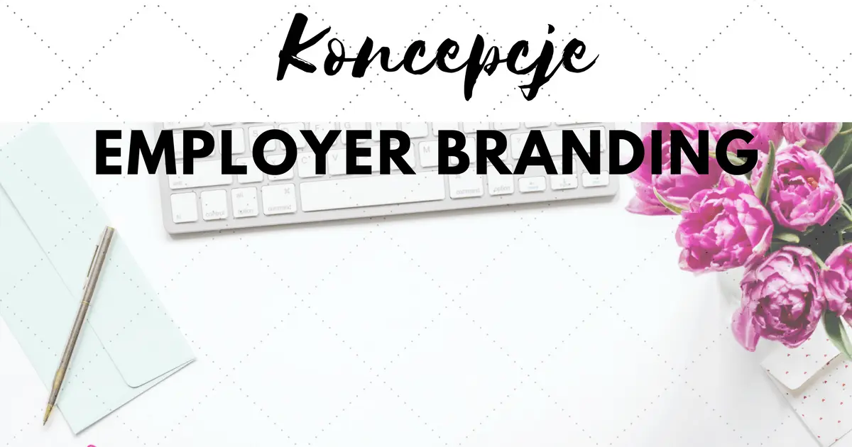 Grafika z napisem Koncepcje Employer Branding na tle biurka z klawiaturą, piórem i różowymi tulipanami.