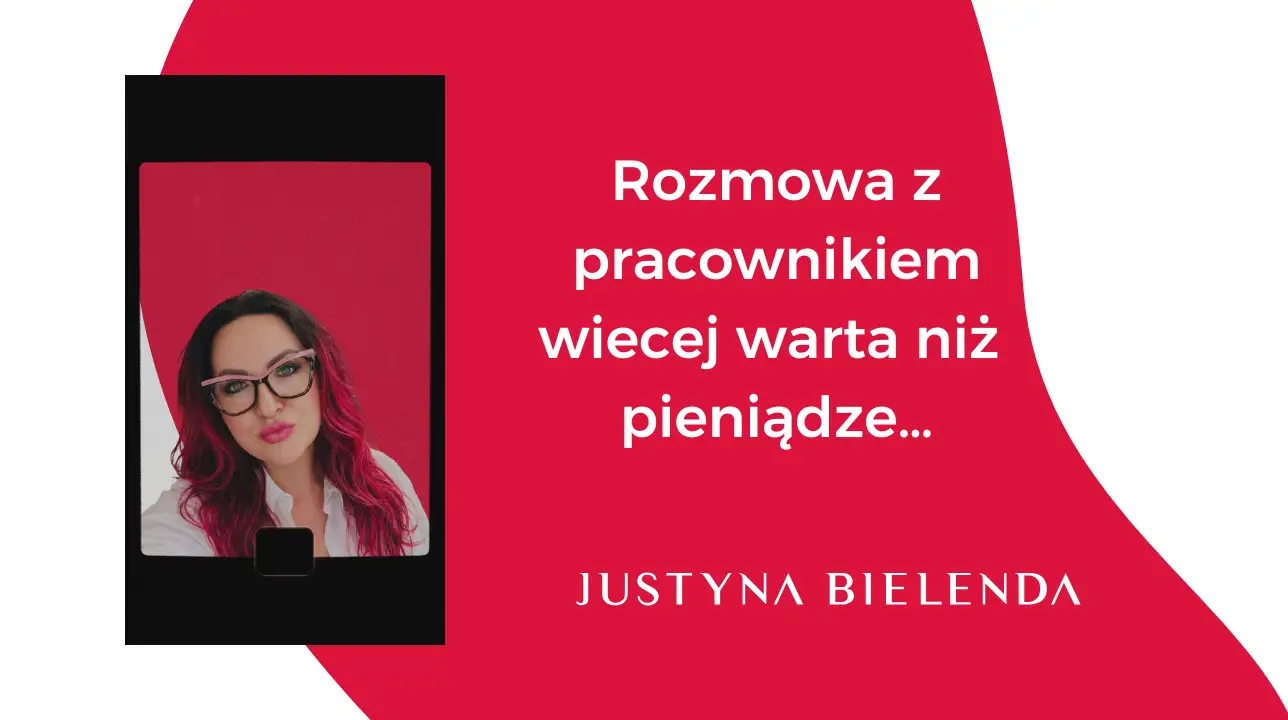 Grafika edukacyjna wyjaśniająca różnicę między tradycyjnym szkoleniem a beauty coachingiem w zarządzaniu zespołem salonu.